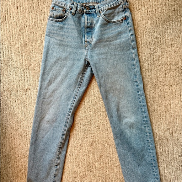 Levi’s 501 Original Cropped Jeans – Light Wash (W25 L28) - Picture 5 of 9